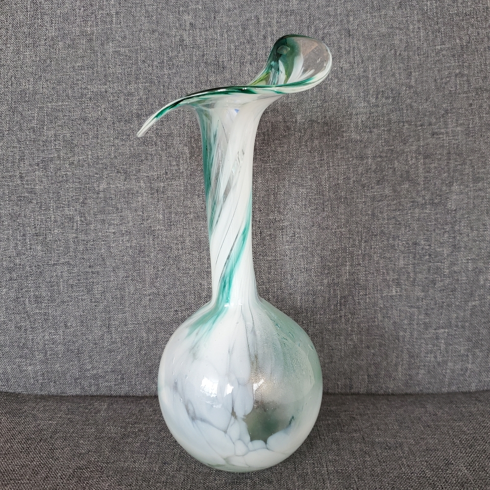 Jack-in-the-pulpit Glass Art Vase lily tulip flower White Green swirl Hand Blown